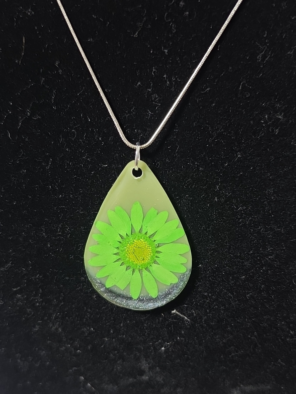 Green Daisy Resin Pendant Necklace - Women Jewelry